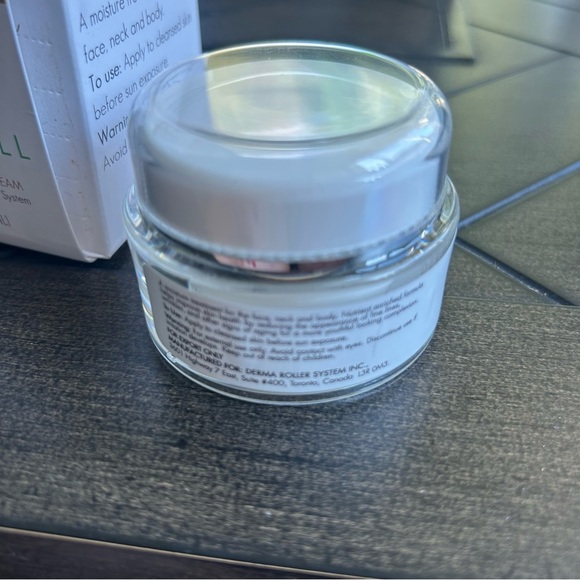 Dermacell New enriched collagen cream for face 1 ounce jar with box, open box - Picture 5 of 8